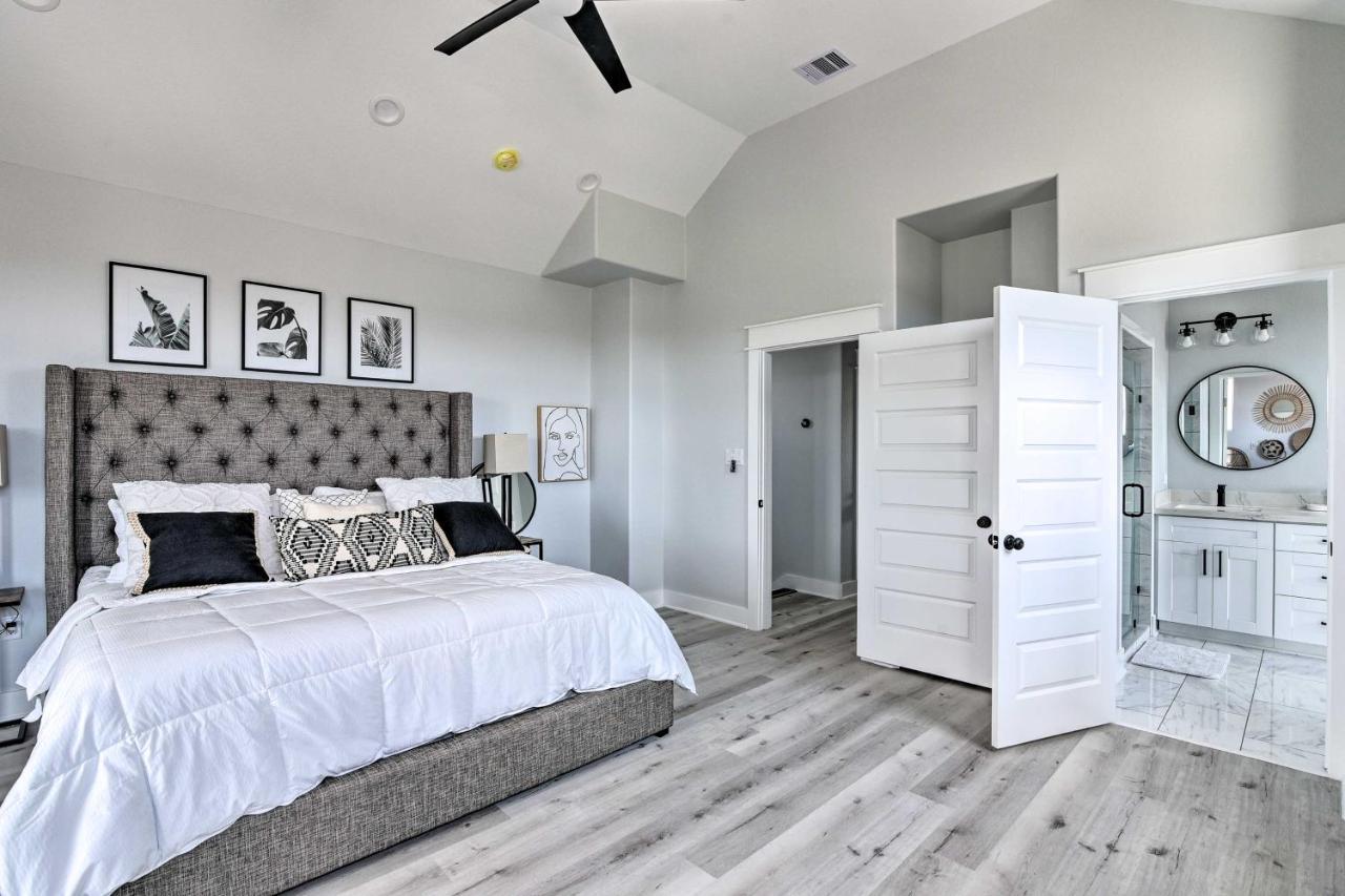 Chic Crystal Beach Escape With Deck - Walk To Beach! Bolivar Peninsula Екстер'єр фото