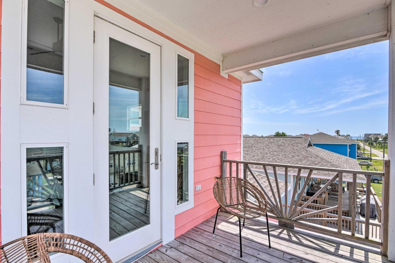 Chic Crystal Beach Escape With Deck - Walk To Beach! Bolivar Peninsula Екстер'єр фото