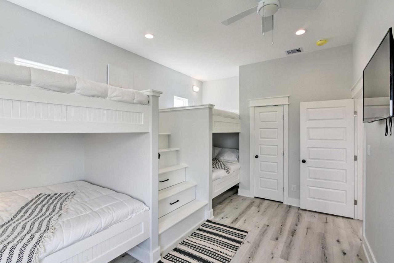 Chic Crystal Beach Escape With Deck - Walk To Beach! Bolivar Peninsula Екстер'єр фото