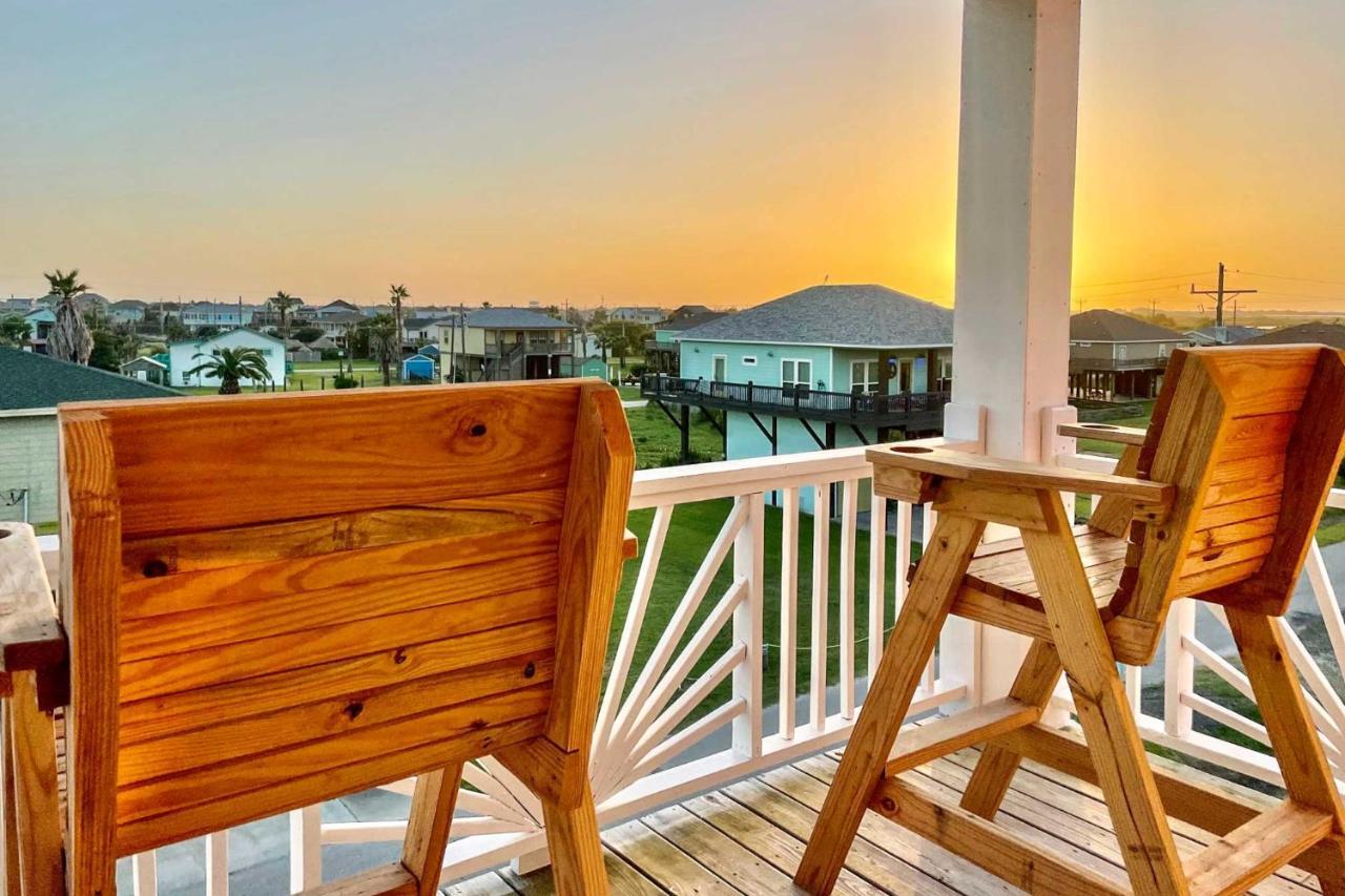 Вілла Chic Crystal Beach Escape With Deck - Walk To Beach! Bolivar Peninsula Екстер'єр фото