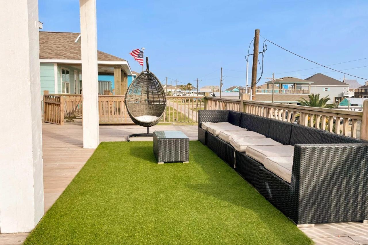Chic Crystal Beach Escape With Deck - Walk To Beach! Bolivar Peninsula Екстер'єр фото
